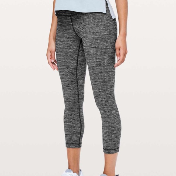 lululemon athletica Pants - Lululemon Wunder Under Crop Leggings Women’s - Size 6
